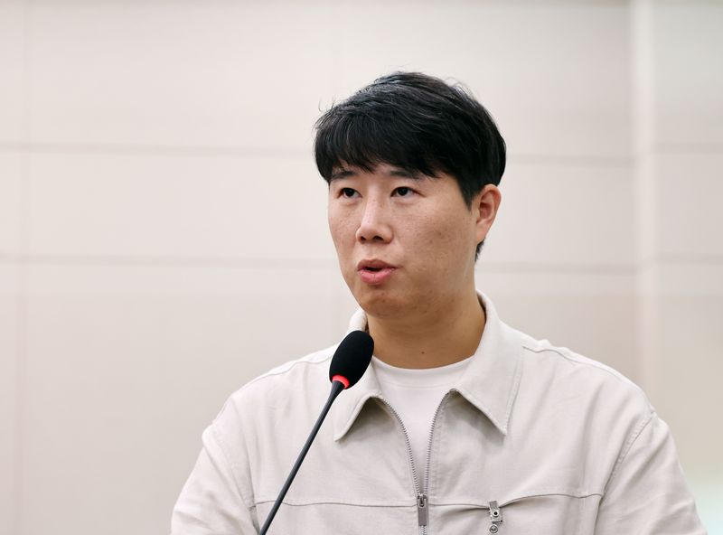 최승호 삼성그룹 초기업노동조합 삼성전자지부(초기업노조) 위원장이 6일 서울 여의도 국회 산업통상자원중소벤처기업위원회에서 열린 산업부에 대한 국정감사에 증인으로 출석, 의원 질의에 답하고 있다. 뉴스1 제공