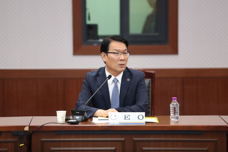 김인중 한국농어촌공사 사장이 지난달 30일 전북 김제시 새만금33센터에서 열린 기자간담회에서 발언하고 있다. 농어촌공사 제공