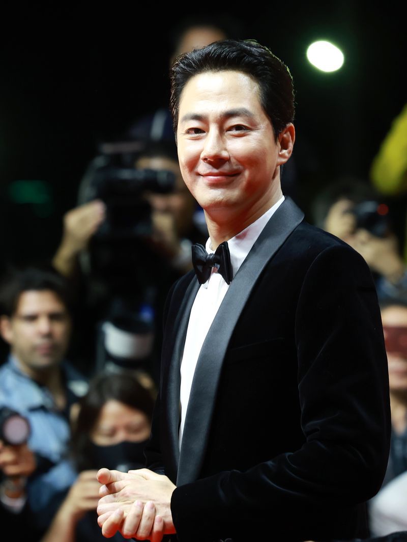 배우 조인성이 6오후 부산 해운대구 영화의전당에서 열린 ‘제31회 부산국제영화제’(BIFF) 개막식에 참석해 레드카펫을 밟고 있다. 2026.10.6 ⓒ 뉴스1 권현진 기자 /사진=뉴스1