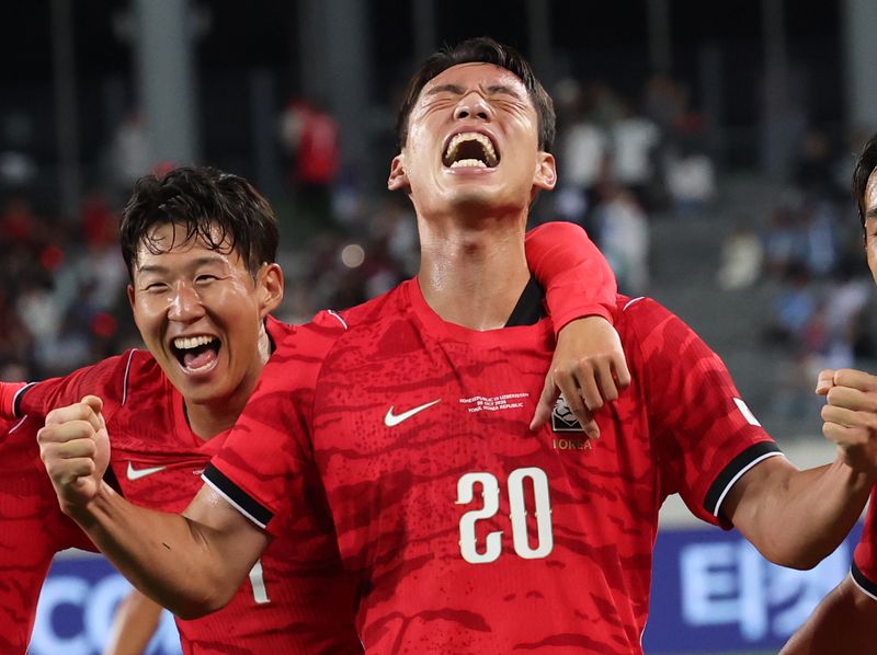 6일 경기 용인시 처인구 용인미르스타디움에서 열린 축구 국가대표 평가전 대한민국과 우즈베키스탄의 경기, 오세훈이 득점 후 손흥민과 함께 기뻐하고 있다. /사진=뉴스1
