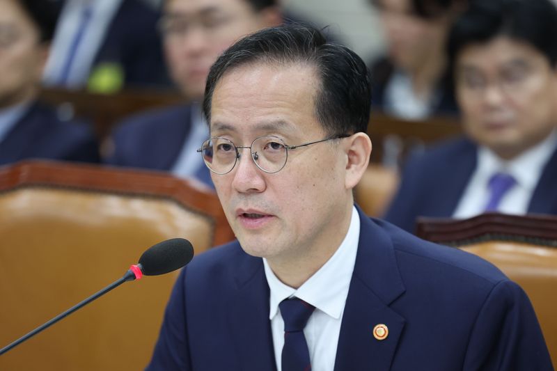이형일 부총리 겸 재정경제부 장관이 6일 여의도 국회에서 열린 국회 재정경제기획위원회의 재정경제부에 대한 국정감사에 출석해 의원 질의에 답하고 있다. /사진=뉴시스