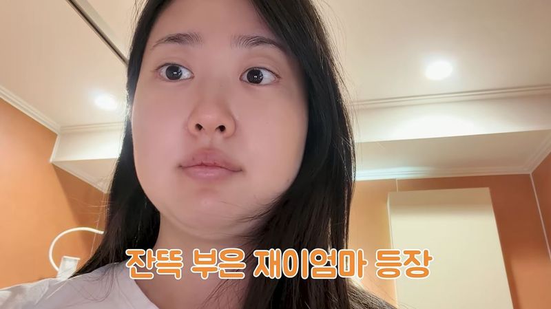 [서울=뉴시스] 방송인 박수홍의 아내 김다예가 유튜브 채널 '박수홍 행복해다홍'에서 최근 3kg 늘어난 체중을 공개하고 야식 제한과 근력운동 등을 병행해 3일 만에 1.5kg을 감량했다고 밝혔다. (사진='박수홍 행복해다홍' 유튜브 캡처) *재판매 및 DB 금지