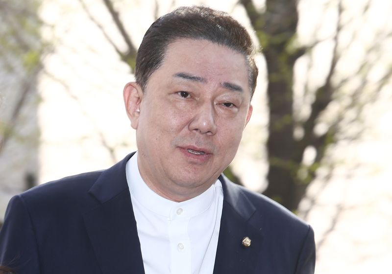 김병기 무소속 의원이 지난 4월 서울 마포구 서울경찰청 공공범죄수사대에 출석하고 있다. 뉴스1