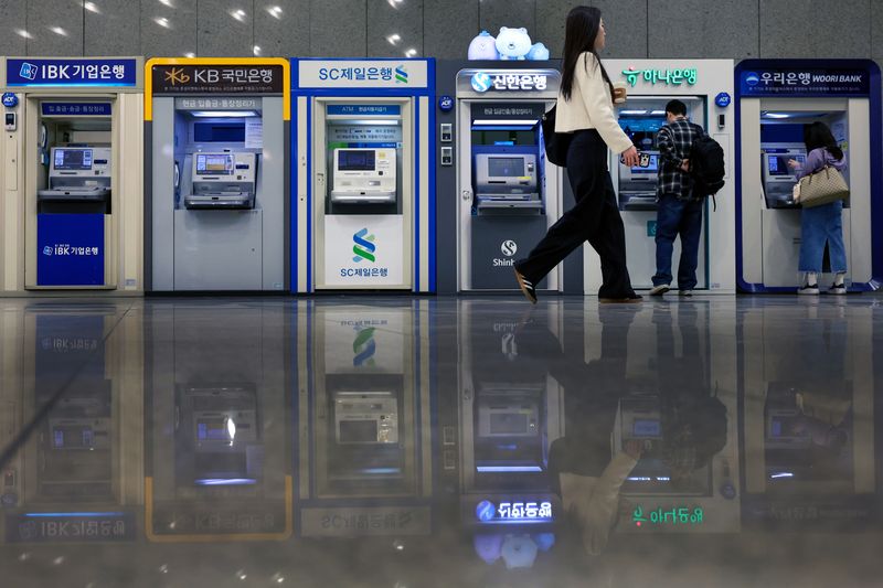 서울 시내에 설치된 시중은행 현금자동입출금기(ATM)의 모습. 2026.10.6 ⓒ 뉴스1 이호윤 기자
