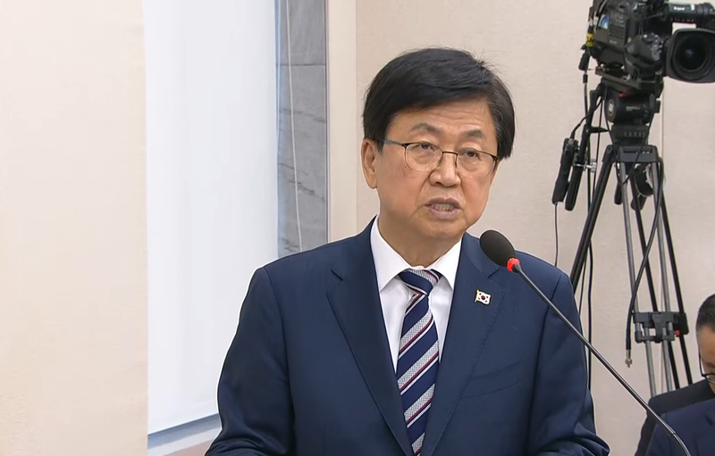 최교진 교육부 장관이 7일 오전 서울 여의도 국회에서 열린 교육위원회의 교육부 국정감사에 참석해 교육부 사업을 설명하고 있다.