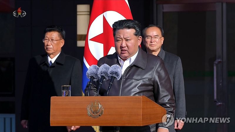 김정은, 강동군병원 준공식서 연설 (출처=연합뉴스)