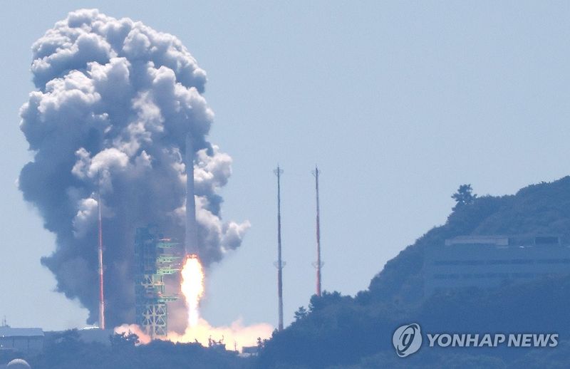 7일 전남 고흥 나로우주센터에서 발사하고 있는 누리호 모습. 연합뉴스