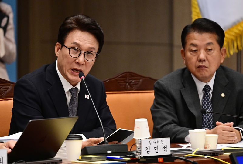 김민석 더불어민주당 대효가 7일 서울 용산구 국방부에서 열린 국방위원회의 국방부에 대한 국정감사에서 질의를 하고 있다.뉴스1