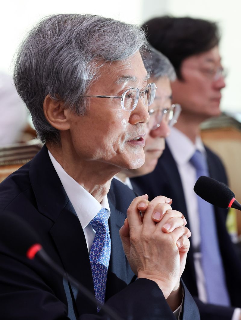 [서울=뉴시스] 최진석 기자 = 조희대 대법원장이 6일 여의도 국회에서 열린 국회 법제사법위원회의 대법원 등에 대한 국정감사에 출석해 의원 질의에 답변하고 있다. 2026.10.06. myjs@newsis.com