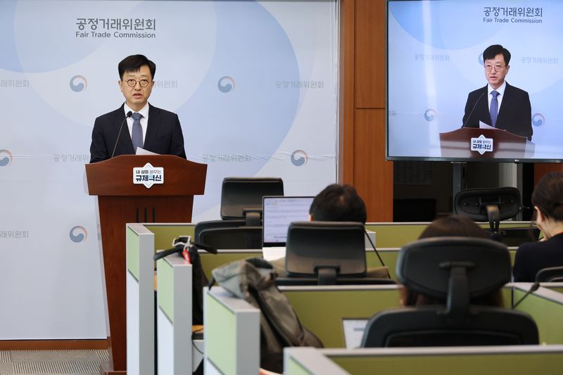 오행록 공정거래위원회 카르텔조사국장이 지난 7일 정부세종청사에서 SK에너지와 현대오일뱅크의 휘발유, 등유, 경유 담합 사건의 심의 절차 개시에 관해 브리핑하고 있다. 사진=연합뉴스