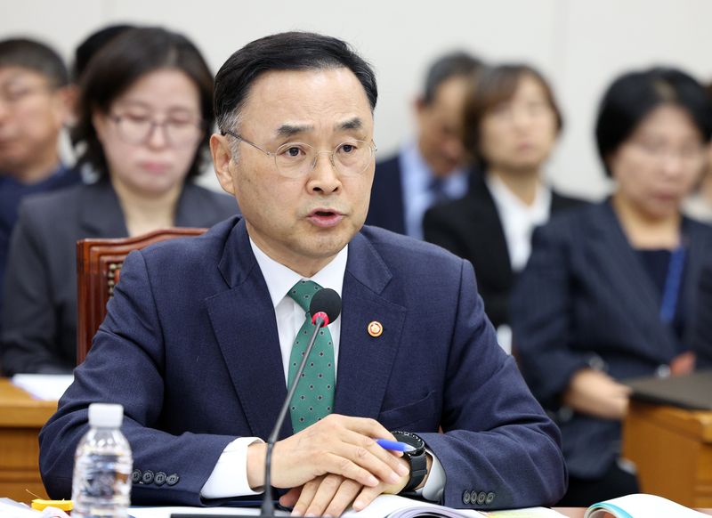 [서울=뉴시스] 고범준 기자 = 차정인 국가교육위원장이 7일 서울 여의도 국회에서 열린 교육위원회 국정감사(교육부 등)에서 의원 질의에 답변하고 있다. 2026.10.07. bjko@newsis.com /사진=뉴시스