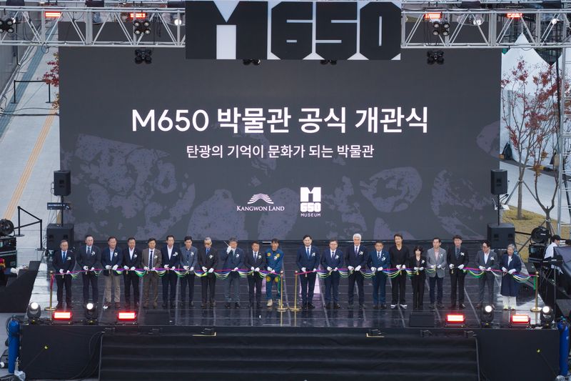 강원랜드 탄광유산 문화공간 'M650' 개장 커팅식. 강원랜드 제공