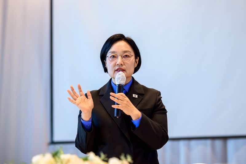한성숙 국무총리가 취임 100일을 하루 앞둔 7일 세종시 국무총리 세종공관에서 열린 출입기자단과의 오찬 간담회에서 질문에 답변하고 있다. 연합뉴스