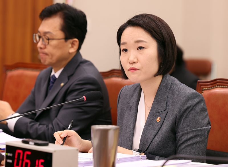 이소영 중소벤처기업부 장관이 7일 국회에서 열린 산업통상자원중소벤처기업위원회의 중기부 국정감사에 출석해 의원들 질의에 답하고 있다. 뉴시스