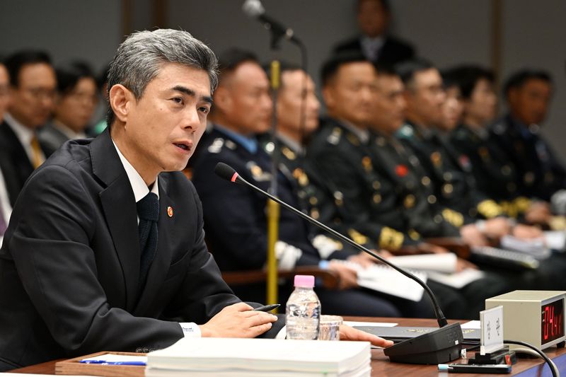 강신철 국방부 장관이 7일 서울 용산구 국방부에서 열린 국회 국방위원회 국방부 국정감사에서 의원들의 질의에 답변하고 있다. 연합뉴스