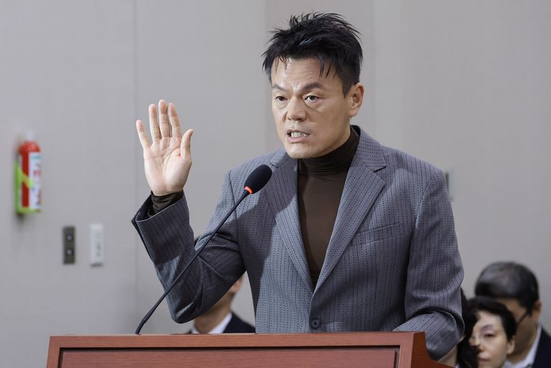 증인 JYP 7일 국회 문화체육관광위원회에서 열린 문화체육관광부 국정감사에서 박진영 대중문화교류위원회 공동위원장이 증인으로 출석해 선서하고 있다. 연합뉴스
