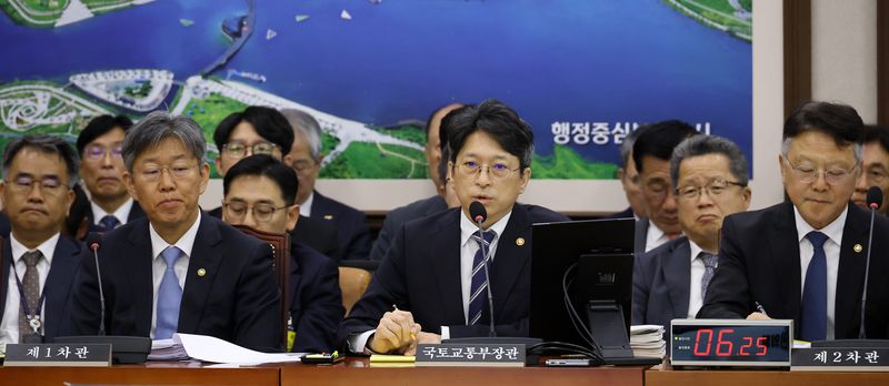 수도권 집값 폭등 질타… 홍지선