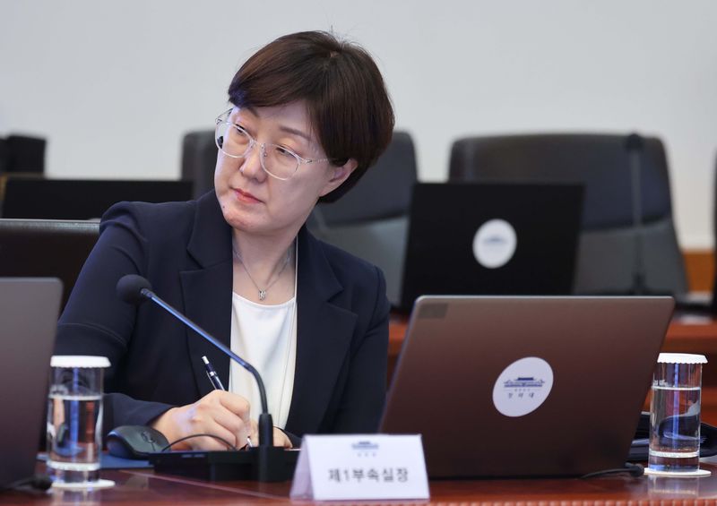[서울=뉴시스] 조성봉 기자= 김현지 제1부속실장이 21일 청와대에서 열린 수석보좌관회의에 참석해 있다. (청와대통신사진기자단) 2026.09.21. suncho21@newsis.com