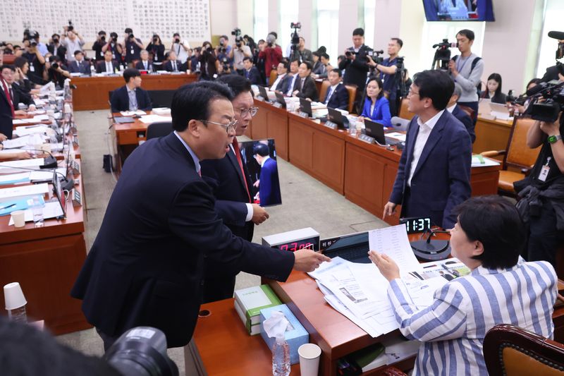 지난 6일 서울 여의도 국회에서 열린 법제사법위원회의 대법원 등에 대한 국정감사. 2026.10.6 ⓒ 뉴스1 신웅수 기자