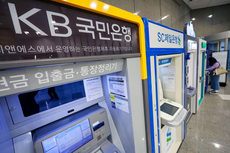 서울 시내에 설치된 시중은행 현금자동입출금기(ATM)의 모습. 2026.10.6 ⓒ 뉴스1 이호윤 기자