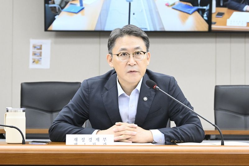 일자리전담반(TF) 주재하는 권대영 재정경제부 1차관 (출처=연합뉴스)