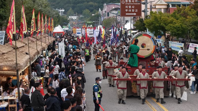백제문화제 사비천도행렬 모습.(부여군 제공. 재판매 및 DB 금지)/뉴스1