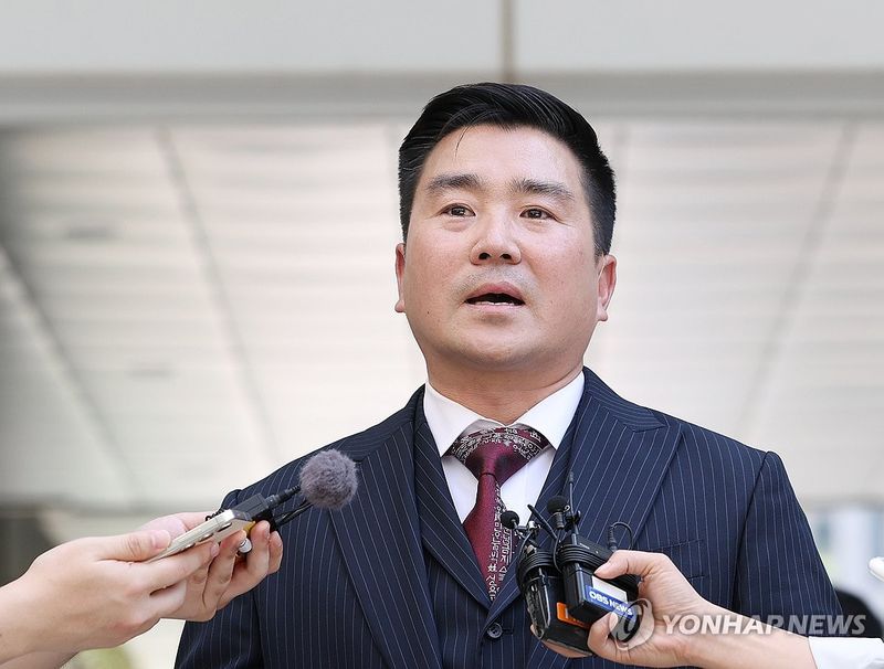 질문 답하는 김현태 전 특임단장 (출처=연합뉴스)