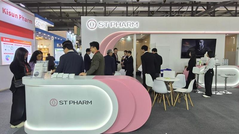 CPHI 월드와이드(CPHI Worldwide) 2026에 참가한 에스티팜 부스 전경. 에스티팜 제공