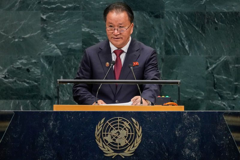 [뉴욕=AP/뉴시스] 김선경 북한 외무성 부상이 28일(현지 시간) 미국 뉴욕 유엔본부에서 열린 제81차 유엔총회에서 연설하고 있다. 김 부상은 "핵보유국 지위는 그 어떤 경우에도 되돌릴 수 없다는 공식 입장을 다시금 확인한다"라고 밝혔다. 2026.09.29.