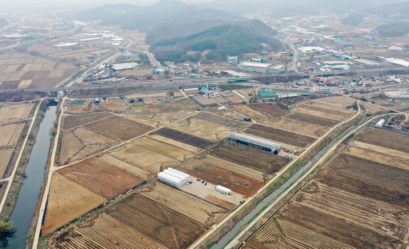 정부 수립 이후 78년 만에 처음으로 전국 농지 전수조사가 5월부터 시작된다. 올해부터 내년까지 2년에 걸쳐 전국 전체 농지 195만㏊를 2단계로 나눠 조사하며 올해 1단계 전수조사는 전국 약 115만ha가 대상으로, 땅값이 비싼 경기도와 수도권 중심으로 진행될 계획이다. 사진은 1일 경기도의 한 농지의 모습. 2026.4.1 ⓒ 뉴스1 김영운 기자
