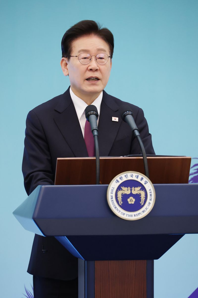 이재명 대통령이 8일 청와대에서 열린 압델 파타 알시시 이집트 대통령과의 공동언론발표에서 발언하고 있다. 뉴시스