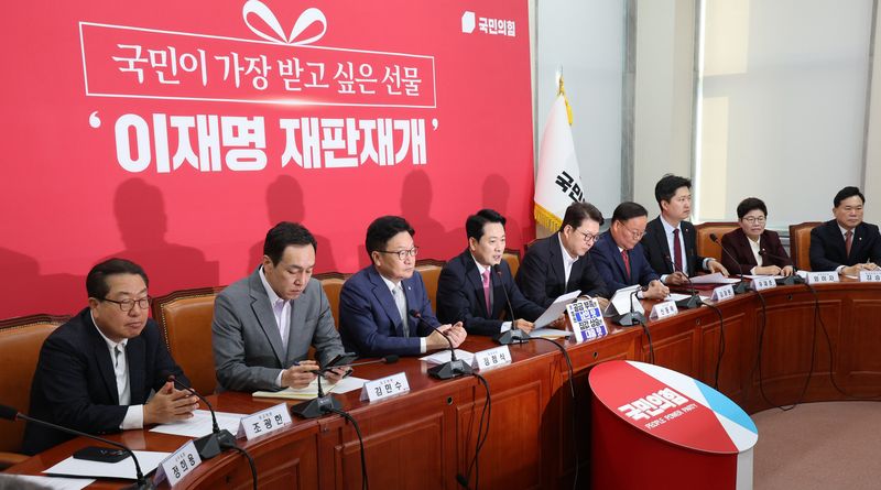 [서울=뉴시스] 고범준 기자 = 장동혁 국민의힘 대표가 8일 서울 여의도 국회에서 열린 최고위원회의에서 발언하고 있다. 2026.10.08. bjko@newsis.com