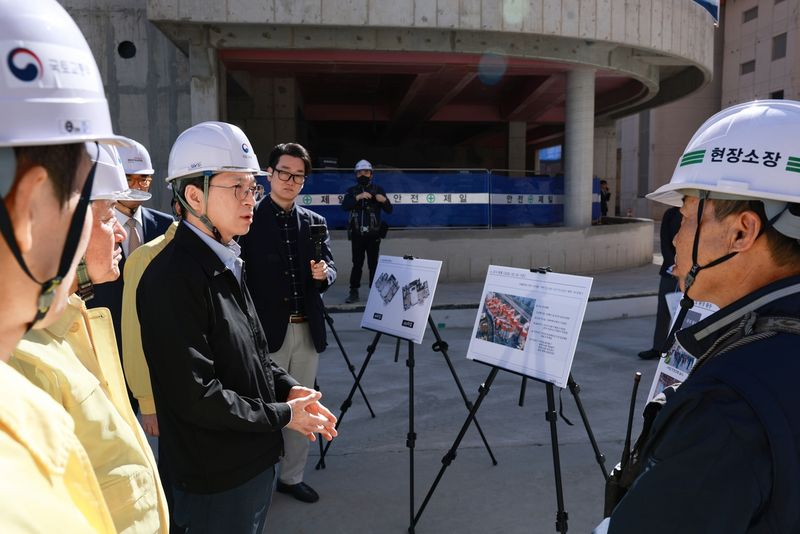 홍지선 국토장관, 공공 이어 민간 주택현장 점검...착공 지원기구 출범 예고