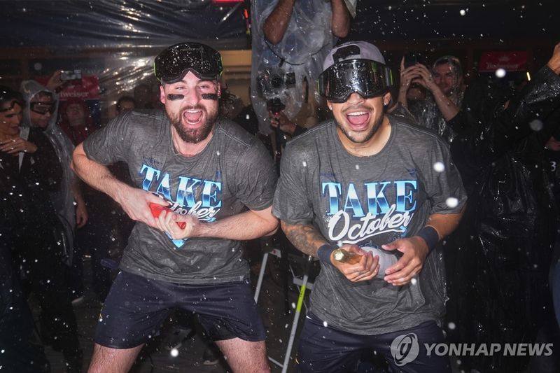 양키스 상대로 결승 투런포 날린 메사(오른쪽) (출처=연합뉴스)