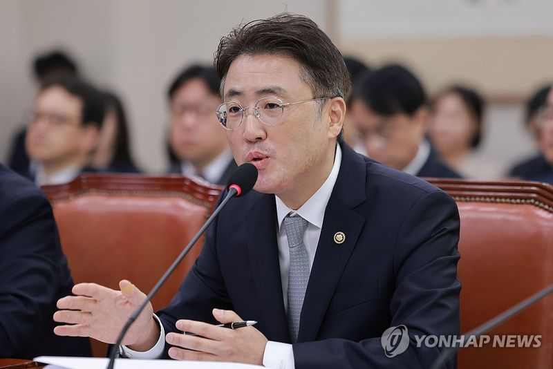 국정감사에서 질의에 답하는 이진수 법무장관 직무대행 (출처=연합뉴스)