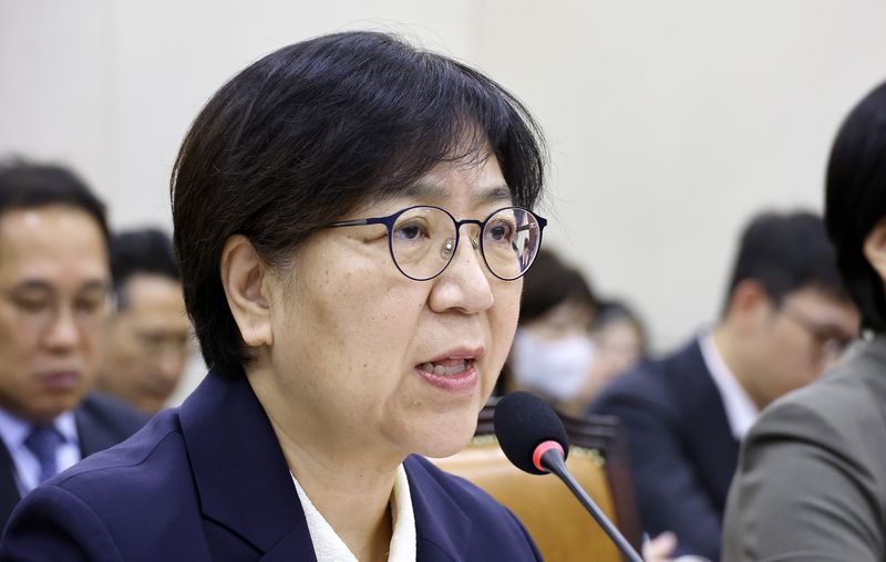 정은경 보건복지부 장관이 8일 국회 보건복지위원회에서 열린 질병관리청에 대한 국정감사에서 위원들의 질의에 답하고 있다. 연합뉴스