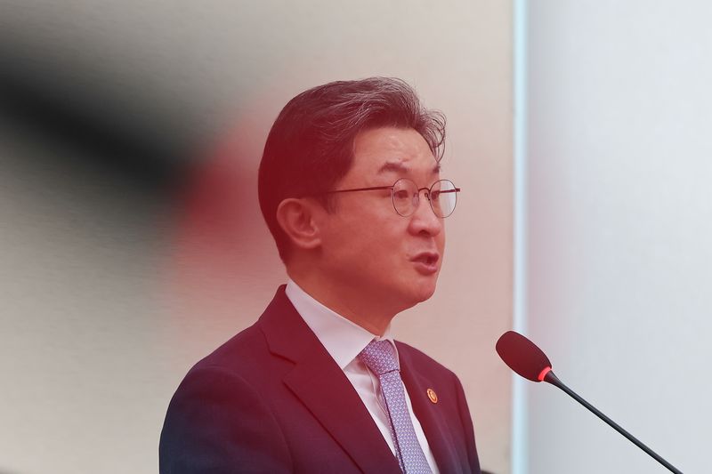 이억원 금융위원장이 8일 서울 여의도 국회에서 열린 정무위원회 국정감사에 출석해 업무보고 및 인사말을 하고 있다. 2026.10.8 ⓒ 뉴스1 김도우 기자