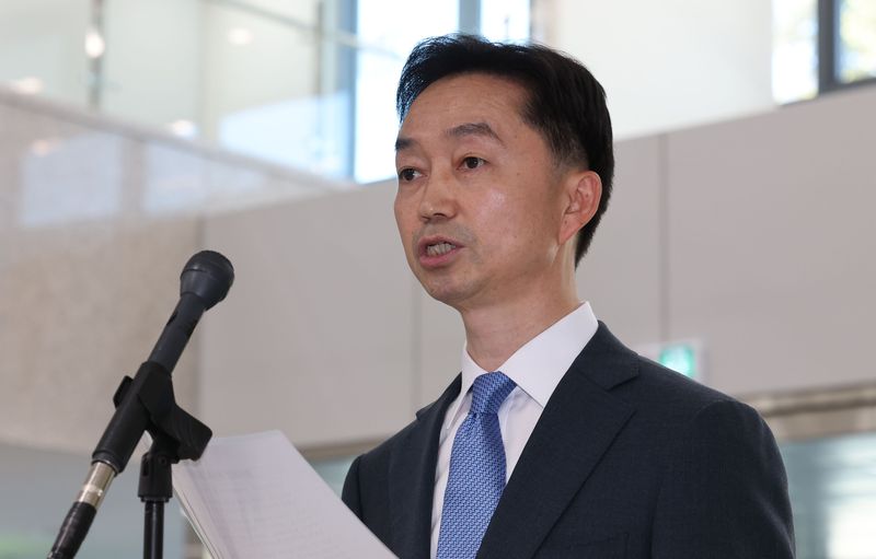 김지용 중대범죄수사청장 후보자가 8일 인사청문회 준비 사무실이 마련된 정부서울청사 창성동 별관에서 현안과 관련한 입장을 밝히고 있다. 연합뉴스