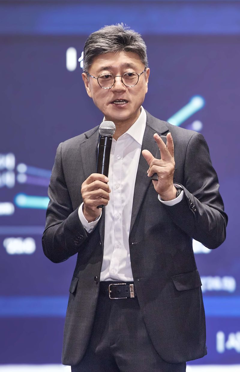 SKT "통신·AI 묶어 토큰경제 선점"