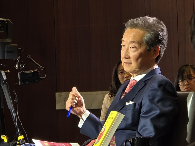 '중국의 무역 무기화'를 출간한 빅터 차 전략국제문제연구소(CSIS) 한국석좌가 21일(현지시간) 미국 워싱턴DC에서 출판기념회를 갖고 있다. 2026.01.22 ⓒ 뉴스1 류정민 특파원