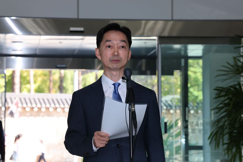 김지용 중대범죄수사청장 후보자가 8일 인사청문회 준비 사무실이 마련된 종로구 정부서울청사 창성동 별관에서 기자회견을 갖고 입장을 발표하고 있다. 2026.10.8 ⓒ 뉴스1 박세연 기자