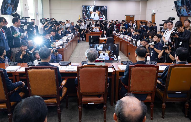 조희대 대법원장이 6일 서울 여의도 국회에서 열린 법제사법위원회의 대법원 등에 대한 국정감사에 출석해 자리하고 있다. 2026.10.6 ⓒ 뉴스1 유승관 기자