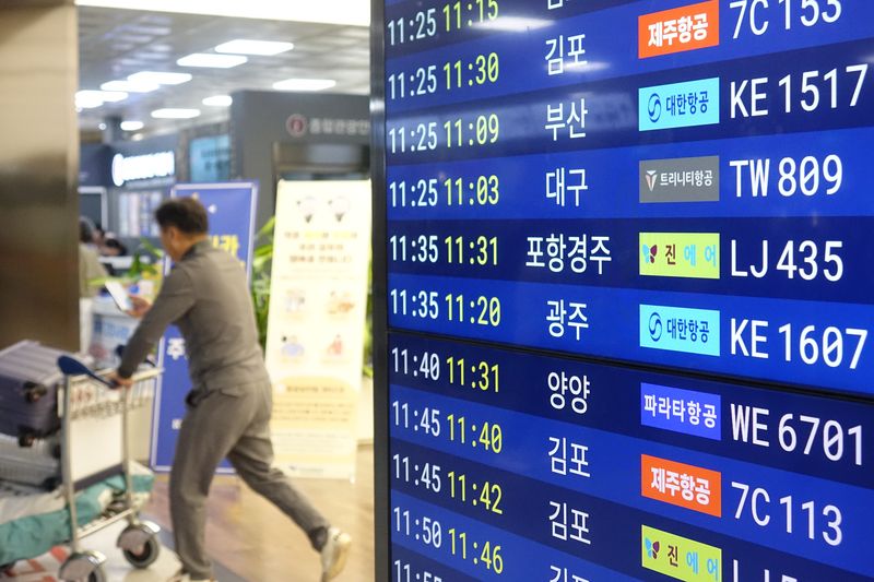 한글날인 9일 오전 제주국제공항 1층 출발장 안내판 제주 도착을 알리는 항공기 정보가 표시되고 있다. 뉴시스