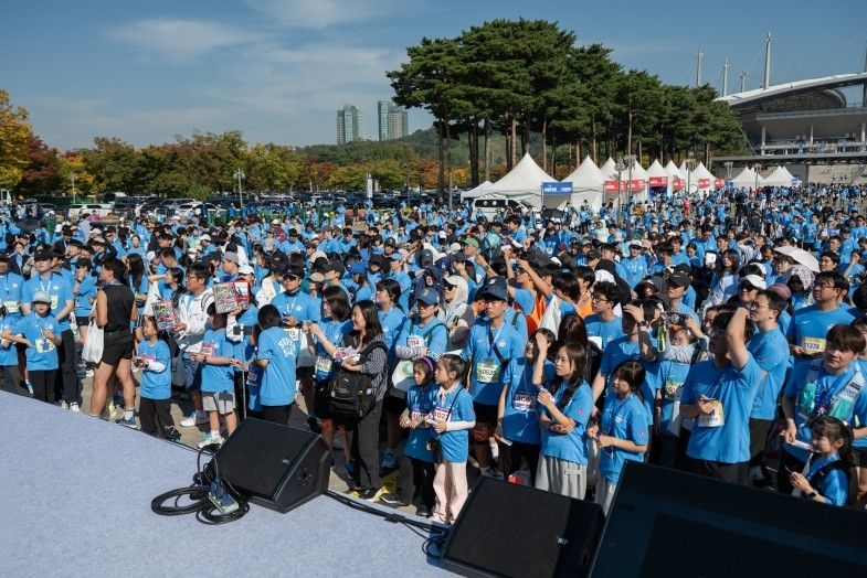 제11회 슈퍼블루마라톤에 함께한 참가자들 (출처=연합뉴스)