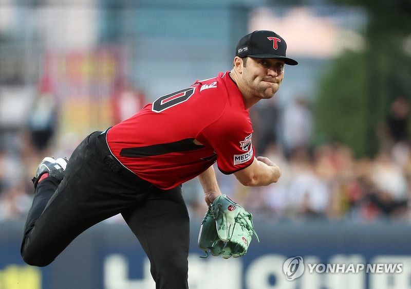 역투하는 네일 (출처=연합뉴스)