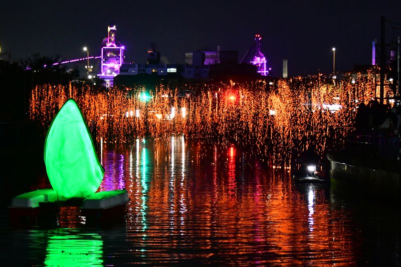 9일 경북 포항운하에서 열린 ‘2026 포항 낙화의 밤’ 행사에서 낙화 불꽃놀이가 열리고 있다. 2026.10.9 ⓒ 뉴스1 최창호 기자