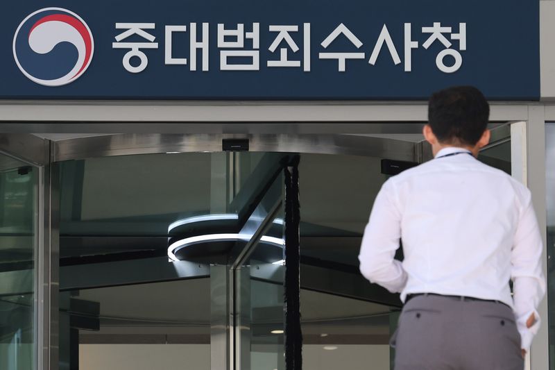 [서울=뉴시스] 권창회 기자 = 지난 2일 닻을 올린 중대범죄수사청(중수청)이 자체 수용 시설을 갖추기 전까지 인근 경찰서 유치장과 교정 시설을 빌려 쓰기로 했다. 조만간 '1호 수사'에 착수할 수 있다는 관측이 나오는 가운데, 수사가 본격화하더라도 피의자 호송에 상당한 시간과 인력이 투입될 수 있다는 우려의 목소리가 나온다. 2026.10.10. kch0523@newsis.com
