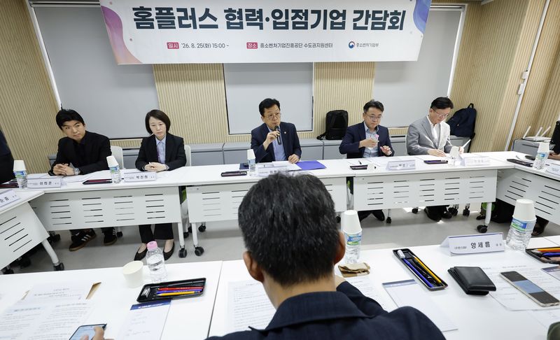 [서울=뉴시스] 김혜진 기자 = 이병권 중소벤처기업부 제2차관이 지난 8월 25일 오후 서울 영등포구 중소벤처기업진흥공단 수도권 지원센터에서 열린 홈플러스 협력·입점업체 간담회에서 인사말을 하고 있다. 2026.10.09. jini@newsis.com