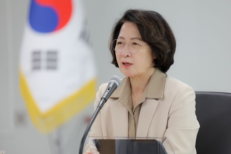 추미애 경기도지사가 6일 오후 율곡홀에서 열린 주간회의에서 회의를 주재하고 있다. 경기도 제공