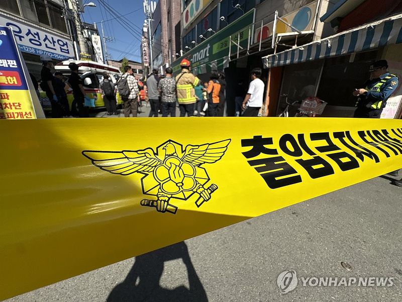대구 북구 한 건물서 천장 마감재 떨어져…9명 부상 (출처=연합뉴스)